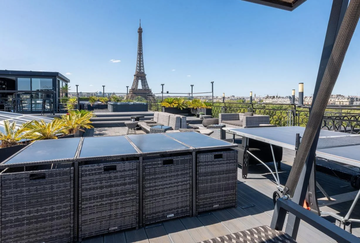 Rooftop terrace facing the Eiffel Tower