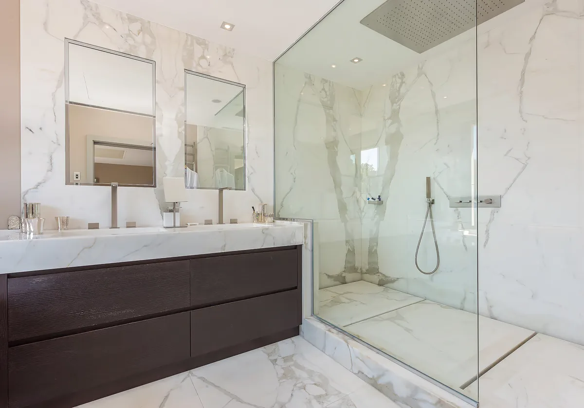 Salle de bain marbre Calacatta avec douche italienne XL